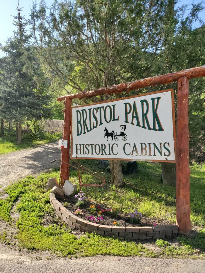 Bristol Cabins 熔岩温泉村 外观 照片